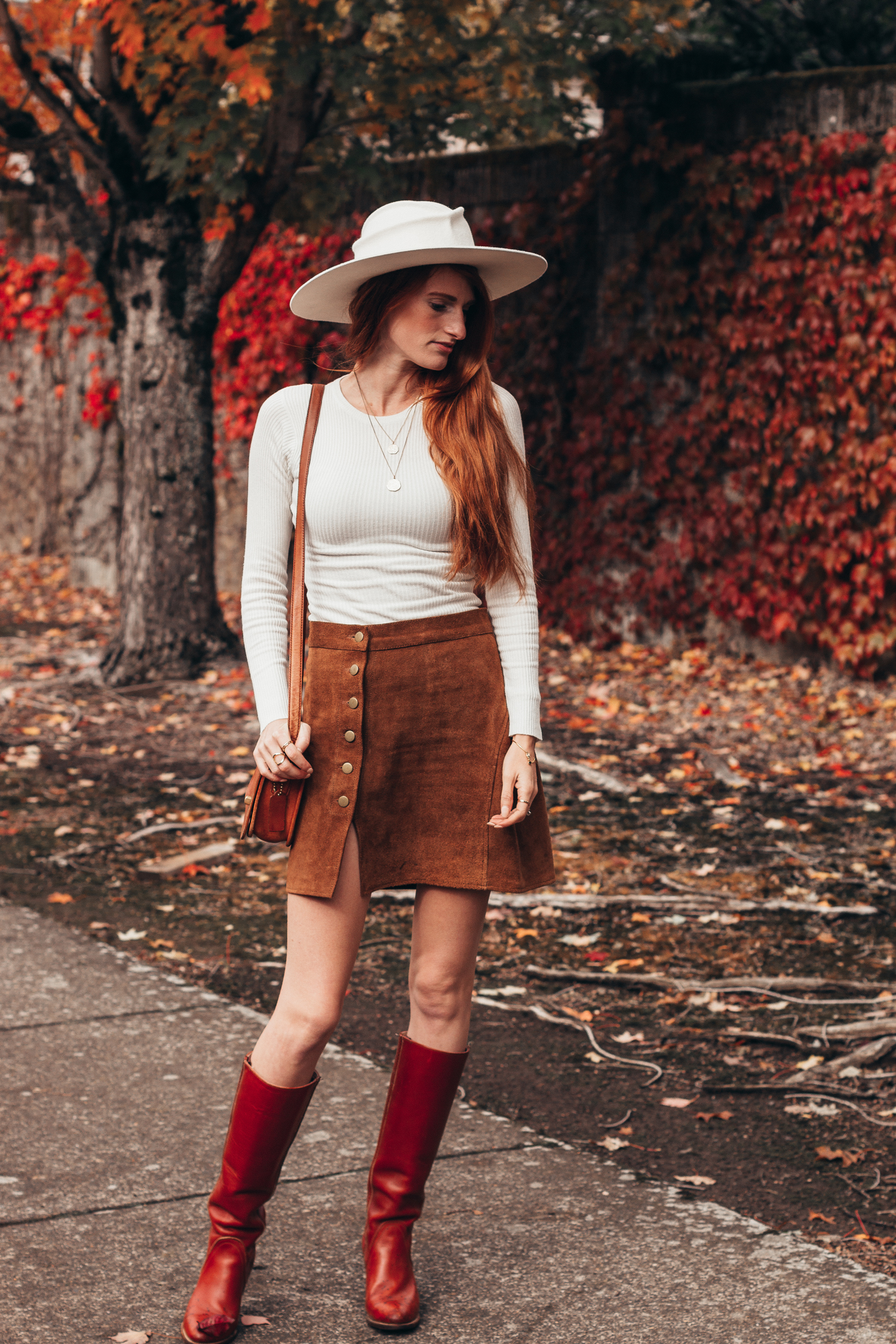 How To Style A Brown And White Outfit For Fall