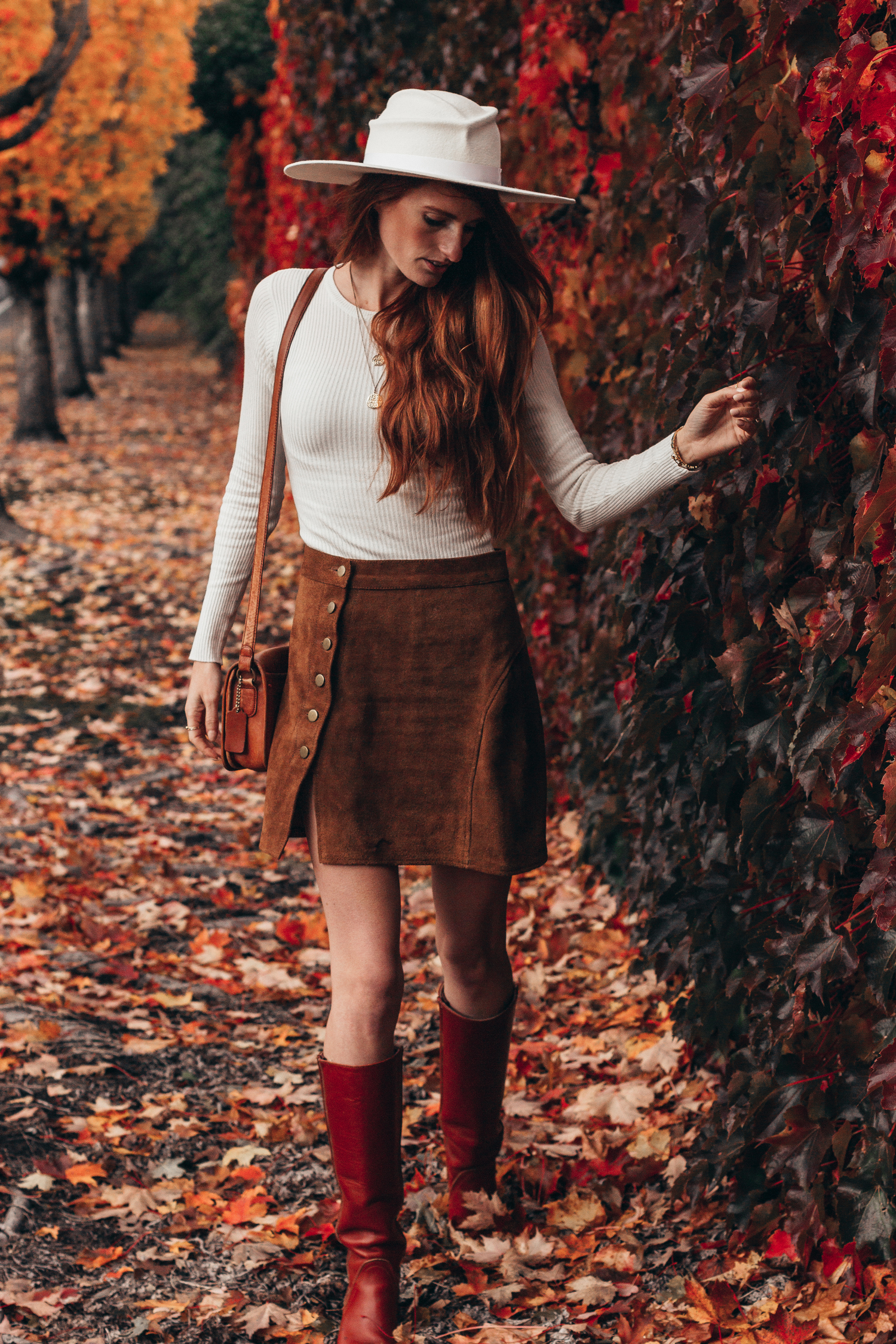 How To Style A Brown And White Outfit For Fall